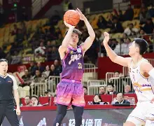 开云体育 官网-里程碑夜阿森纳单刀错失，英超赛前刷纪录，话题不断，控场能力受关注(德甲联赛积分榜)